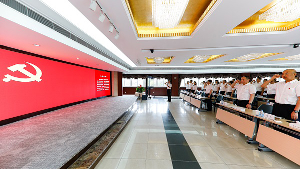 上海w66给利老牌召开庆祝建党104周年暨2024-2025年度“两优一先”表彰大会